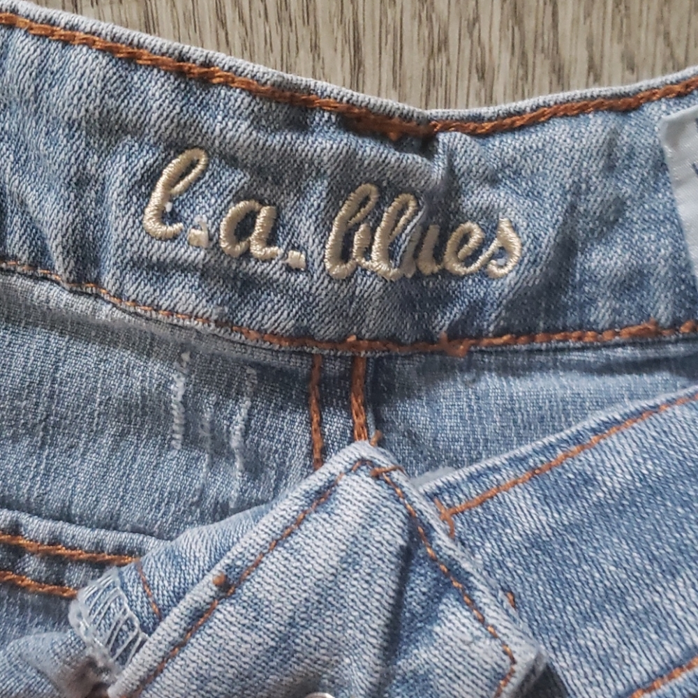 Shorts - Picture 3 of 3